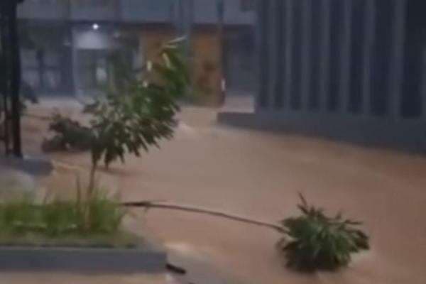 Tanggul Jebol, Perumahan Kemang Bogor Diterjang Banjir Tanggul Jebol, Perumahan Kemang Bogor Diterjang Banjir