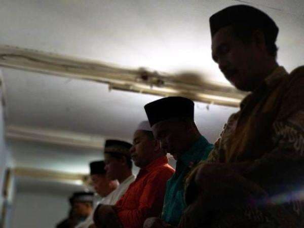 Jamaah Mahfilud Durror Jember Mulai Sholat Tarawih pada Kamis Malam Jamaah Mahfilud Durror Jember Mulai Sholat Tarawih pada Kamis Malam