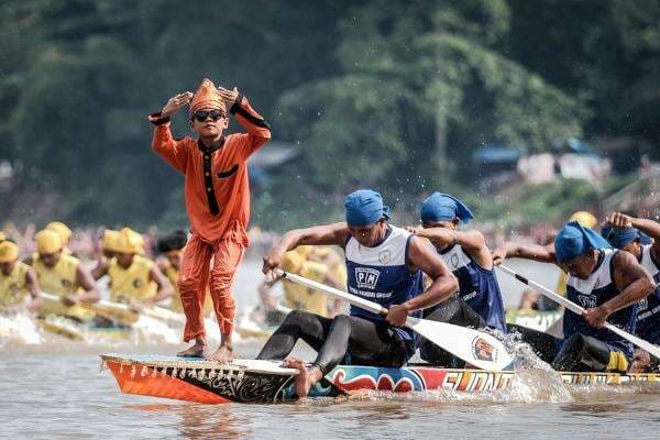Tarian Anak di Atas Perahu Pacu Jalur Viral dan Mendunia, Begini Sejarahnya Tarian Anak di Atas Perahu Pacu Jalur Viral dan Mendunia, Begini Sejarahnya