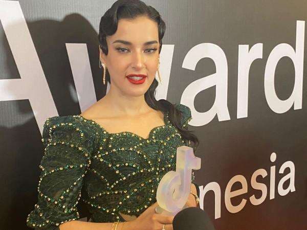 Tasya Farasya Raih Beauty & Fashion Creator of The Year Tiktok Awards 2024: TikTokers Harus Bangun Personal Branding Tasya Farasya Raih Beauty & Fashion Creator of The Year Tiktok Awards 2024: TikTokers Harus Bangun Personal Branding