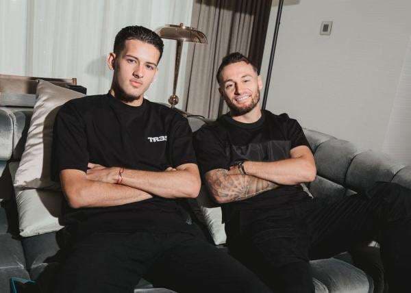 Tawa Berderai Marc Klok Dengar Justin Hubner <i>Ngaku</i> Pernah Jadi Striker Tawa Berderai Marc Klok Dengar Justin Hubner <i>Ngaku</i> Pernah Jadi Striker