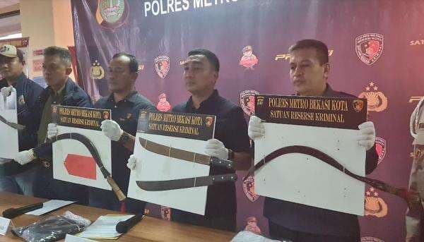 Tawuran di Bekasi Sebabkan 1 Orang Kritis, 11 Ditetapkan Tersangka Tawuran di Bekasi Sebabkan 1 Orang Kritis, 11 Ditetapkan Tersangka