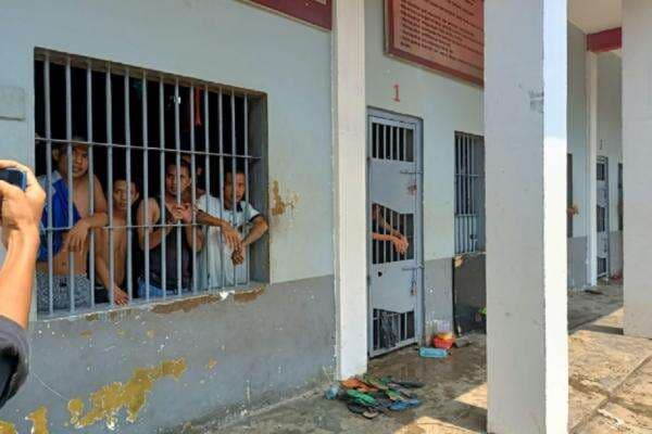 Tegas! 56 Napi Provokator Kerusuhan Lapas Muara Beliti Dipindah ke Nusakambangan Tegas! 56 Napi Provokator Kerusuhan Lapas Muara Beliti Dipindah ke Nusakambangan