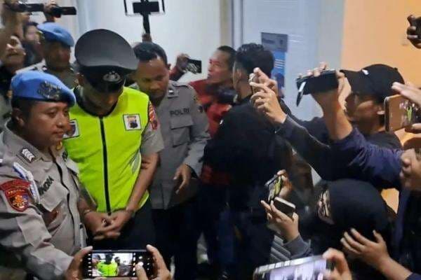 Tembak Pelajar di Semarang hingga Tewas, Aipda Robig Zaenudin Dituntut 15 Tahun Penjara Tembak Pelajar di Semarang hingga Tewas, Aipda Robig Zaenudin Dituntut 15 Tahun Penjara