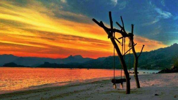 8 Tempat Wisata di Trenggalek: Pantai Mutiara, Liburan Santai dengan Vibes Tropis! 8 Tempat Wisata di Trenggalek: Pantai Mutiara, Liburan Santai dengan Vibes Tropis!