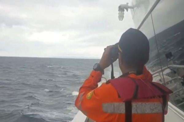 Temuan Diduga Bangkai KMP Tunu Pratama Jaya di Kedalaman 40-60 Meter Selat Bali Temuan Diduga Bangkai KMP Tunu Pratama Jaya di Kedalaman 40-60 Meter Selat Bali