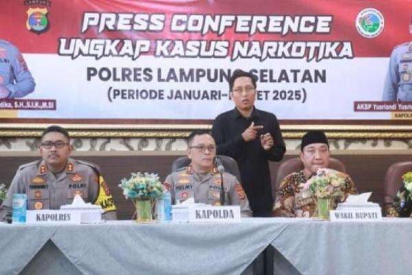 Terbongkar! Jaringan Fredy Pratama Selundupkan 21 Kg Sabu lewat Seaport Pelabuhan Bakauheni Terbongkar! Jaringan Fredy Pratama Selundupkan 21 Kg Sabu lewat Seaport Pelabuhan Bakauheni