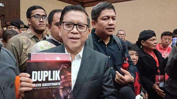 Tiba di Ruang Sidang, Hasto: Duplik Saya Siapkan Sebaik-baiknya Tiba di Ruang Sidang, Hasto: Duplik Saya Siapkan Sebaik-baiknya