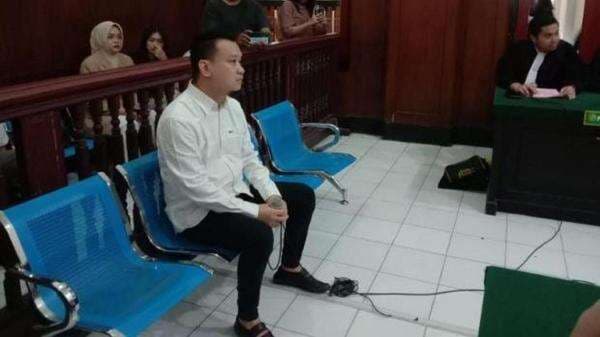 Sidang Kasus Perundungan Siswa SMK Gloria 2, Ivan Sugianto Divonis 9 Bulan Penjara Sidang Kasus Perundungan Siswa SMK Gloria 2, Ivan Sugianto Divonis 9 Bulan Penjara
