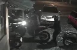 3 Pencuri Gasak Motor Trail di Halaman Parkir Hotel Bengkulu, Aksinya Terekam CCTV!