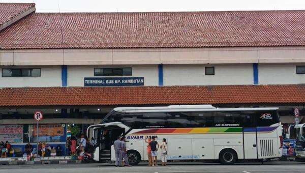 Arus Balik, Kedatangan Penumpang di Terminal Kampung Rambutan Melonjak Arus Balik, Kedatangan Penumpang di Terminal Kampung Rambutan Melonjak