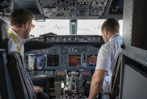 Ternyata Pilot Punya Kamar Rahasia buat Tidur di Pesawat, Seperti Apa Ya?