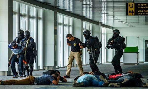 Breaking News! Densus 88 Tangkap 2 Teroris di Aceh Berprofesi ASN Breaking News! Densus 88 Tangkap 2 Teroris di Aceh Berprofesi ASN