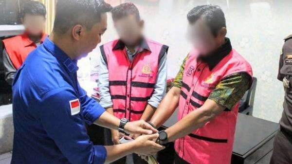 Kejari Kolaka Tahan 3 Tersangka Korupsi Pengadaan Bibit Kopi Robusta Kejari Kolaka Tahan 3 Tersangka Korupsi Pengadaan Bibit Kopi Robusta