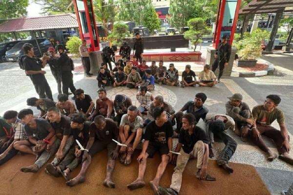 Viral Penjarahan Pabrik Kaca di Medan, Polda Sumut Tetapkan 26 Tersangka! Viral Penjarahan Pabrik Kaca di Medan, Polda Sumut Tetapkan 26 Tersangka!