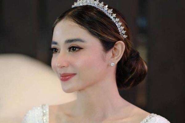 Terungkap! Dewi Perssik Gak Mudik, Rayakan Idulfitri Bersama sang Tunangan di Pakistan Terungkap! Dewi Perssik Gak Mudik, Rayakan Idulfitri Bersama sang Tunangan di Pakistan