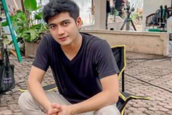 Teuku Ryan Mulai Tebar Pesona ke Perempuan Lain Pasca Cerai dari Ria Ricis, Chat hingga Video Call-an Teuku Ryan Mulai Tebar Pesona ke Perempuan Lain Pasca Cerai dari Ria Ricis, Chat hingga Video Call-an