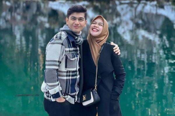 Teuku Ryan Pastikan sang Ibu Tidak Ikut Campur Rumah Tangganya dengan Ria Ricis Teuku Ryan Pastikan sang Ibu Tidak Ikut Campur Rumah Tangganya dengan Ria Ricis