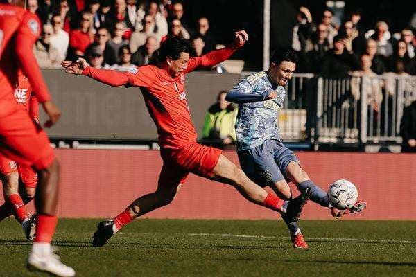 Almere City vs Ajax Amsterdam: Thom Haye Cukup Bersinar meski Kalah Almere City vs Ajax Amsterdam: Thom Haye Cukup Bersinar meski Kalah