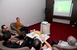 Tidak Gelar Nobar, Jokowi Nonton Perebutan Juara 3 Piala Asia U-23 di Kamar