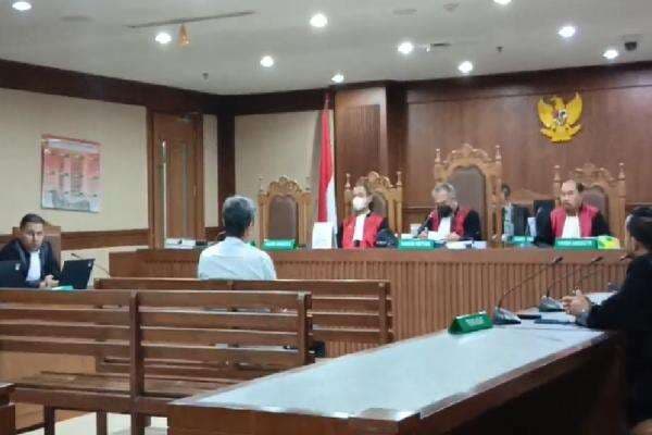 Tiga Terdakwa Kasus Korupsi Timah Rp300 Triliun Divonis 3 hingga 10 Tahun Penjara, Denda Rp500-750 juta Tiga Terdakwa Kasus Korupsi Timah Rp300 Triliun Divonis 3 hingga 10 Tahun Penjara, Denda Rp500-750 juta