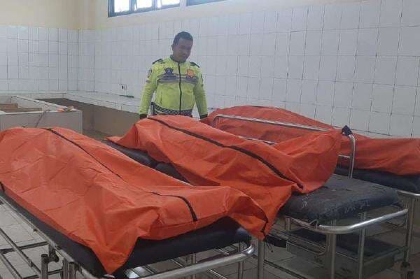 Kecelakaan Tewaskan 3 Orang di Tol Cipali, Korban Terakhir Teridentifikasi asal Pamulang Kecelakaan Tewaskan 3 Orang di Tol Cipali, Korban Terakhir Teridentifikasi asal Pamulang