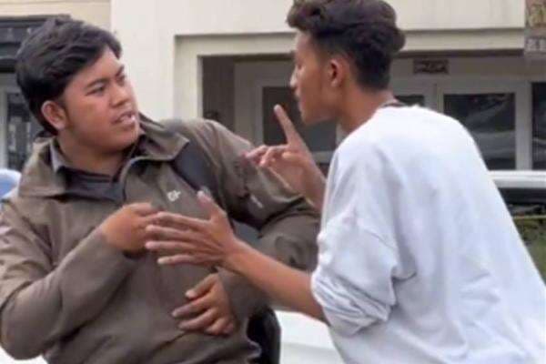 TikToker Ini Tuduh Driver Ojol Begal demi Konten, Auto Di-report Netizen TikToker Ini Tuduh Driver Ojol Begal demi Konten, Auto Di-report Netizen