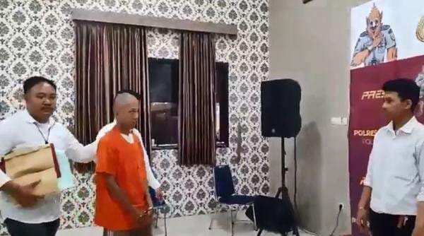 Tiktokers Bobol Sistem Pembayaran KRL, Bayar Rp25 Dapat Saldo Rp12 Juta di Kartu Multi Trip Tiktokers Bobol Sistem Pembayaran KRL, Bayar Rp25 Dapat Saldo Rp12 Juta di Kartu Multi Trip