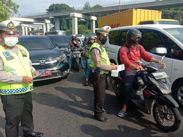 Polisi Mulai Terapkan Tilang dengan Sistem Poin, SIM Bisa Dicabut Polisi Mulai Terapkan Tilang dengan Sistem Poin, SIM Bisa Dicabut
