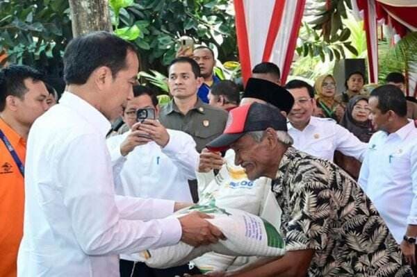 Tim Hukum TPN Ganjar-Mahfud Menduga Presiden Jokowi Politisasi Bansos