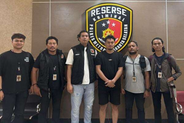 Tim Opsnal Krimum Polres Metro Jaksel Amankan Pelaku Pencurian Mobil Tim Opsnal Krimum Polres Metro Jaksel Amankan Pelaku Pencurian Mobil