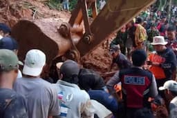 Tim SAR Gabungan Kembali Temukan Korban Longsor Toraja Utara, Evakuasi Berlangsung Dramatis