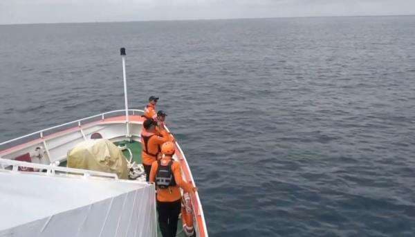 Longboat DPRD Mentawai Terbalik di Selat Sipora, 2 Kapal SAR Dikerahkan Cari 11 Korban Longboat DPRD Mentawai Terbalik di Selat Sipora, 2 Kapal SAR Dikerahkan Cari 11 Korban