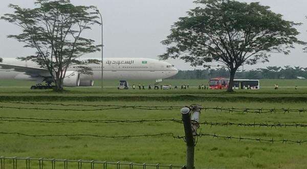 Tim Densus 88 Dalami Teror Bom di Pesawat Saudi Airlines Tim Densus 88 Dalami Teror Bom di Pesawat Saudi Airlines