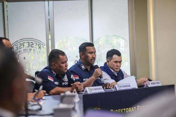 Fakta Baru Kematian Arya Daru, Sebelum Meninggal Almarhum Minum Obat Flu Fakta Baru Kematian Arya Daru, Sebelum Meninggal Almarhum Minum Obat Flu