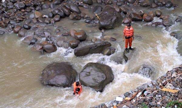 Mandi di Sungai, Balita Ini Hilang Diduga Terseret Arus Mandi di Sungai, Balita Ini Hilang Diduga Terseret Arus