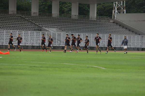 Timnas Indonesia Latihan Jelang Lawan Bahrain: Mees Hilgers, Sandy Walsh, dan Ole Romeny Absen! Timnas Indonesia Latihan Jelang Lawan Bahrain: Mees Hilgers, Sandy Walsh, dan Ole Romeny Absen!