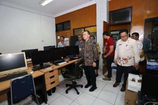 Tingkatkan PAD, Pj Gubernur Papua Agus Fatoni Dorong Pelayanan Publik Profesional Tingkatkan PAD, Pj Gubernur Papua Agus Fatoni Dorong Pelayanan Publik Profesional