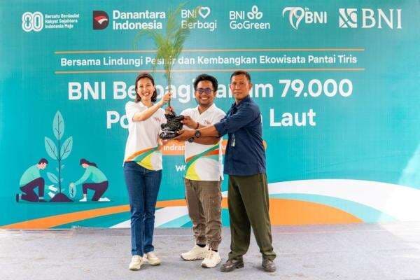 Tingkatkan Potensi Wisata, Pantai Tiris Ditanami 79 Ribu Pohon Cemara Tingkatkan Potensi Wisata, Pantai Tiris Ditanami 79 Ribu Pohon Cemara