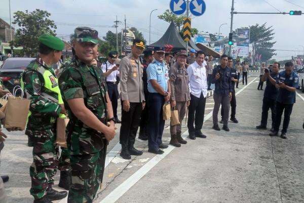 Tinjau Pos Pengamanan di Jatim, Kemenko Polkam Pastikan Arus Mudik Aman dan Lancar Tinjau Pos Pengamanan di Jatim, Kemenko Polkam Pastikan Arus Mudik Aman dan Lancar