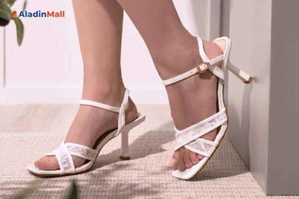 Tips Memilih Sandal Wanita, Ketahui Bentuk dan Ukuran Kaki Tips Memilih Sandal Wanita, Ketahui Bentuk dan Ukuran Kaki