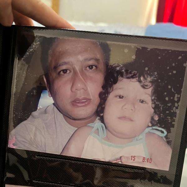 Potret Masa Kecil Tissa Biani dengan Almarhum Ayah, Kenang Momen Tak Terlupakan Potret Masa Kecil Tissa Biani dengan Almarhum Ayah, Kenang Momen Tak Terlupakan