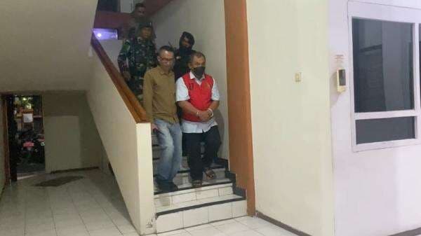 Eks Direktur Perusahaan Daerah Perkebunan Jombang Ditahan terkait Dugaan Korupsi Rp1,5 Miliar Eks Direktur Perusahaan Daerah Perkebunan Jombang Ditahan terkait Dugaan Korupsi Rp1,5 Miliar