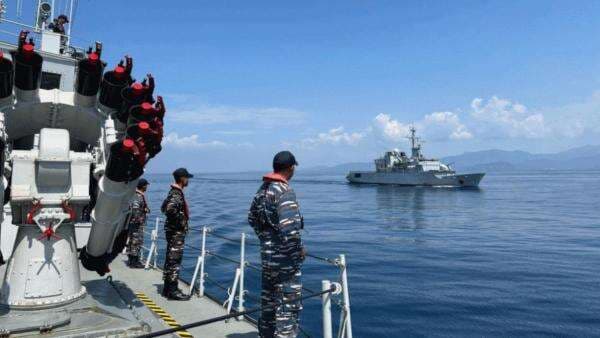 Aksi Senyap Pasukan Elite TNI AL Gagalkan Penyelundupan 103 Koli Pakaian Bekas Ilegal di Surabaya Aksi Senyap Pasukan Elite TNI AL Gagalkan Penyelundupan 103 Koli Pakaian Bekas Ilegal di Surabaya