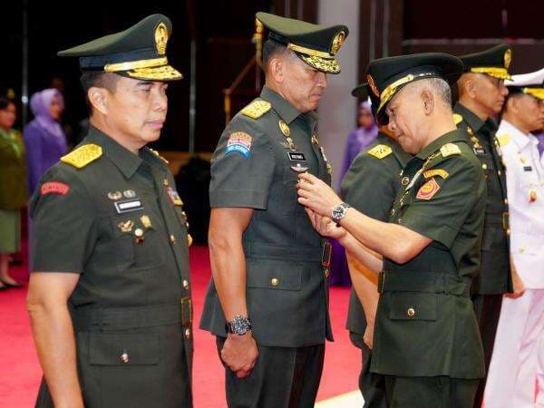 TNI Serah Terima Jabatan 6 Jenderal, Ini Daftar Lengkapnya TNI Serah Terima Jabatan 6 Jenderal, Ini Daftar Lengkapnya