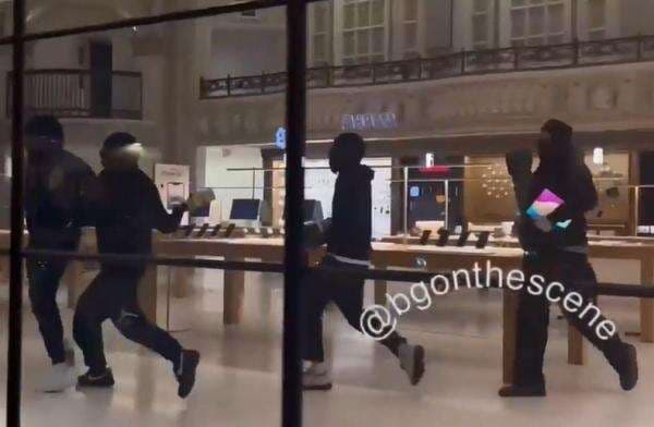 Penampakan Toko iPhone Dijarah Massa dalam Kerusuhan di Los Angeles Penampakan Toko iPhone Dijarah Massa dalam Kerusuhan di Los Angeles