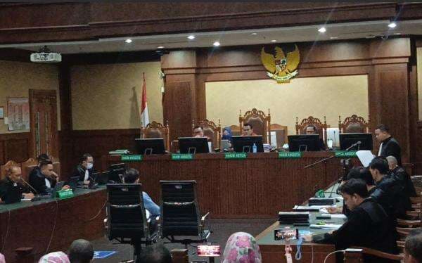 Pertama Kali Jadi Terdakwa, Tom Lembong: Seperti Perang dengan Rudal dan Roket Tuduhan Pertama Kali Jadi Terdakwa, Tom Lembong: Seperti Perang dengan Rudal dan Roket Tuduhan