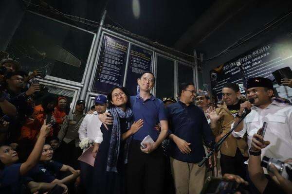 Momen Tom Lembong Bebas dari Rutan Cipinang, Rangkul Istri Tercinta Momen Tom Lembong Bebas dari Rutan Cipinang, Rangkul Istri Tercinta