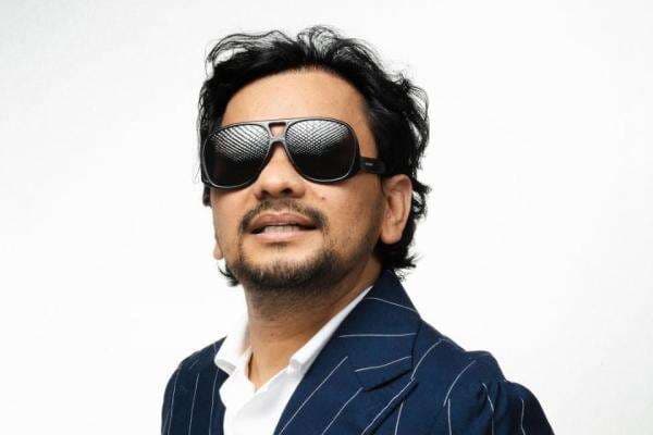 Tompi Sebut Sistem Royalti Mengerikan: Saya Nyanyi Lagu Sendiri Harus Bayar Tompi Sebut Sistem Royalti Mengerikan: Saya Nyanyi Lagu Sendiri Harus Bayar