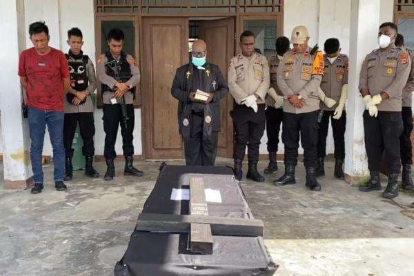 Total 16 Jenazah Korban Kekejaman KKB di Yahukimo Diserahkan ke Keluarga Total 16 Jenazah Korban Kekejaman KKB di Yahukimo Diserahkan ke Keluarga